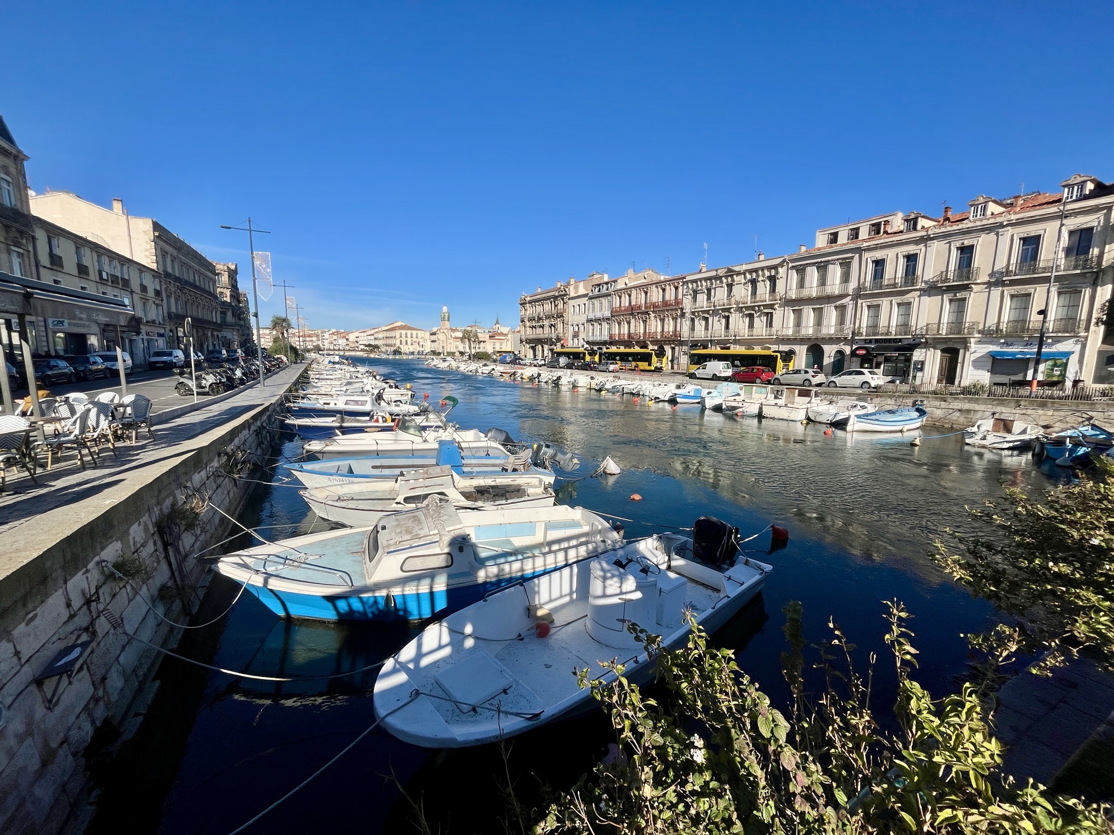 Canal et bateaux à Sète