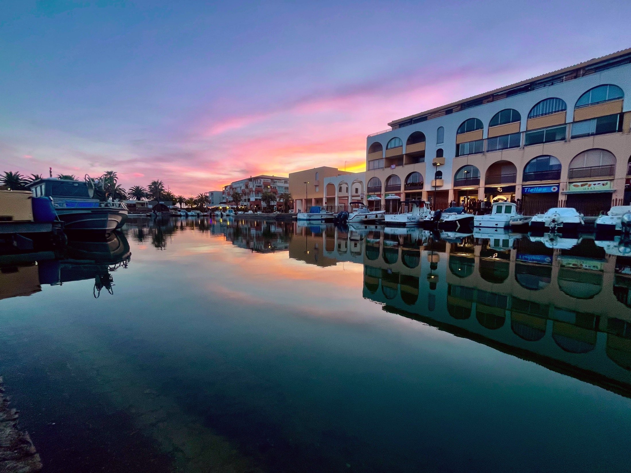 Canal à Sète au coucher du soleil