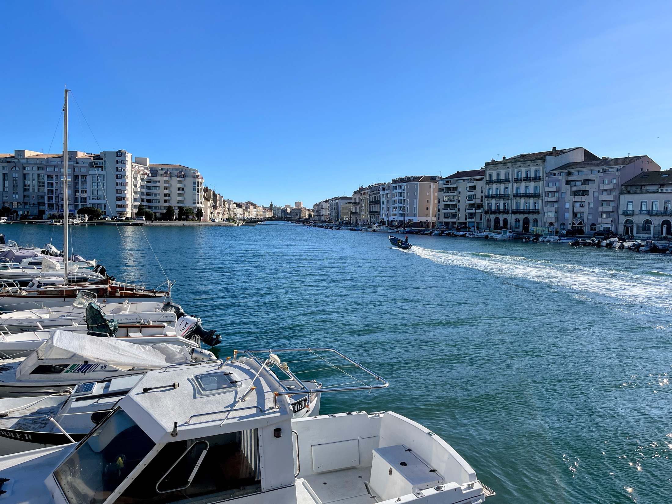 Corniche de Sète, mer et rochers