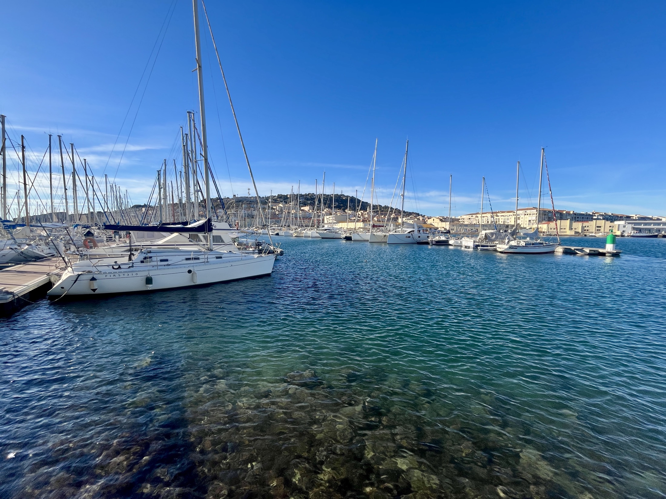 Port et voiliers à Sète